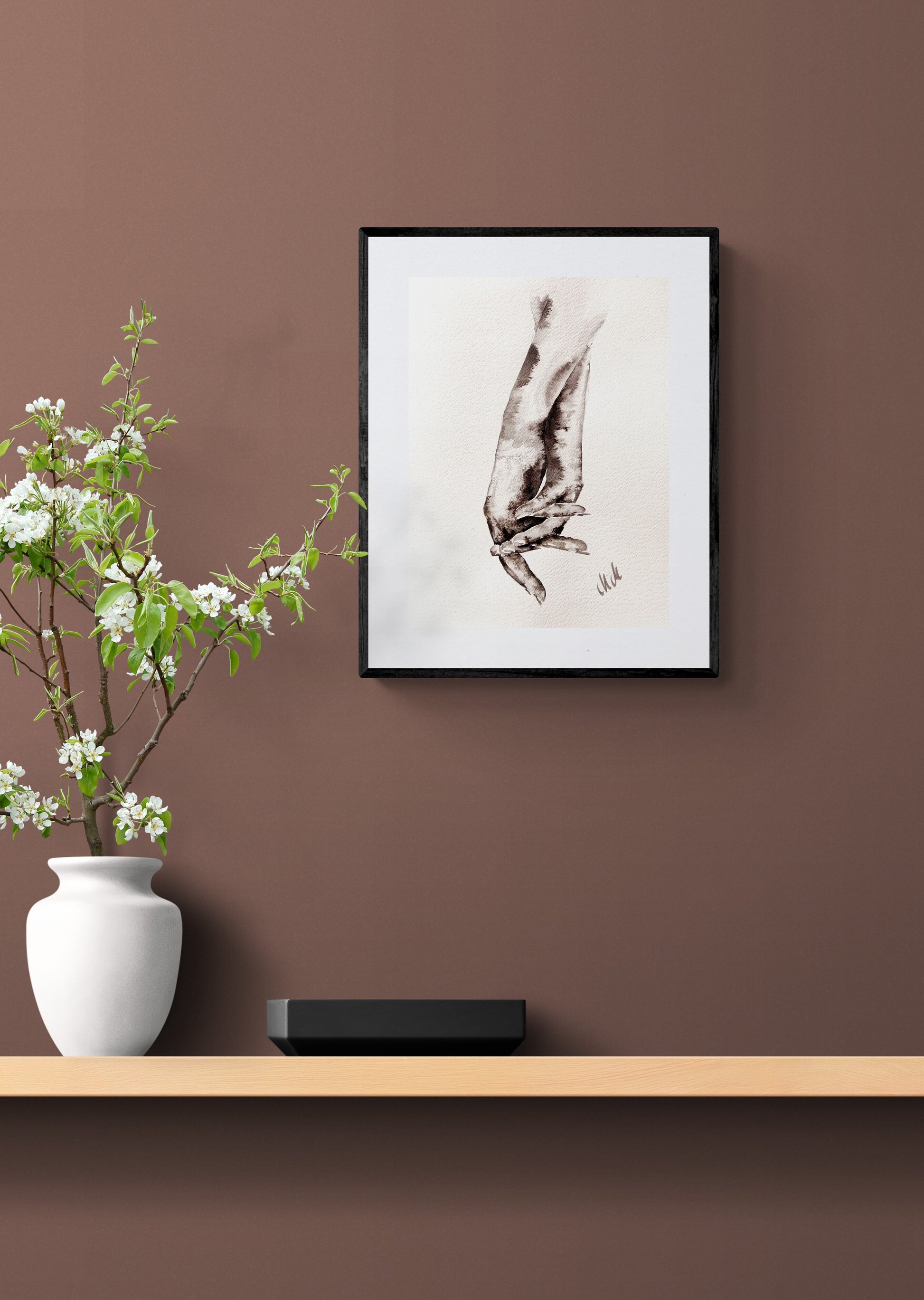 Lovers Holding Hands – Minimalist wall art - Ink Painting

This black and white wall art is a beautiful, minimalist artwork perfect for a modern home, Scandinavian-style space, or boho home.

Its timeless black and white design makes it a versatile addition to any room, including a home office or hallway.

Ideal as a thoughtful gift for couples, young families, or as family home wall art, it brings a sense of love and unity to any space.

Size: 16" x 11" (42 cm x 29 cm)
