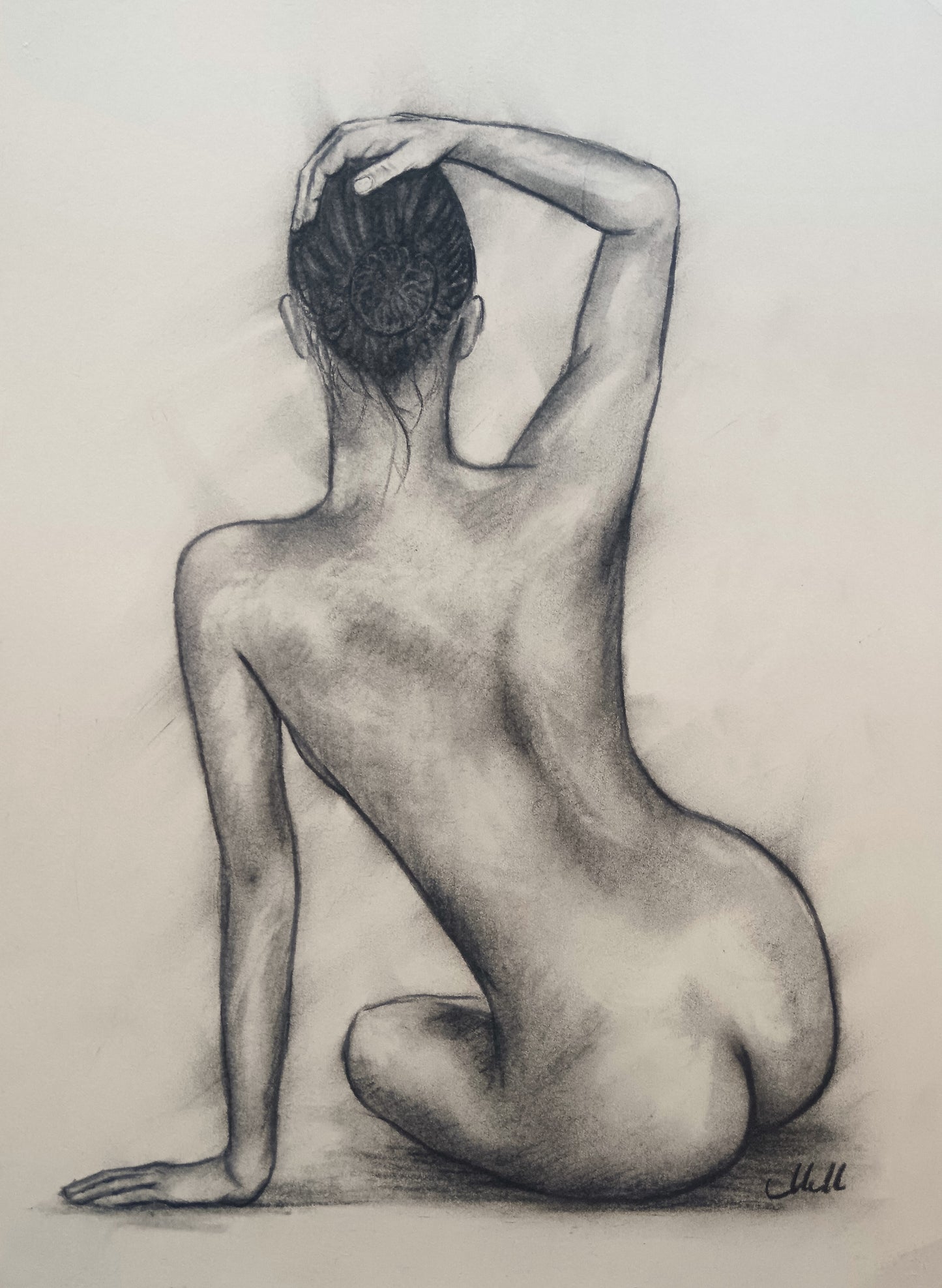 Sensual Nude Charcoal Drawing of a Woman – Subtle, Romantic Bedroom Art
This intimate charcoal drawing of a nude woman captures a quiet moment of vulnerability and allure.
With a perfect balance of elegance and sensuality, the artwork brings a romantic, softly erotic atmosphere to your bedroom or private space, just enough to stir emotion, while remaining gentle and refined.
Drawn in charcoal on light beige paper, the delicate lines and soft shadows celebrate the natural beauty of the female form.